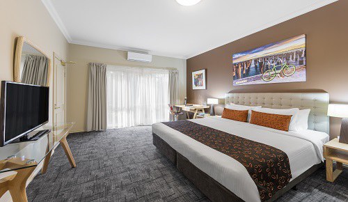 Deluxe Spa Room